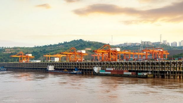 Muelle del Yangtse, uno de los ríos más contaminados del mundo. 