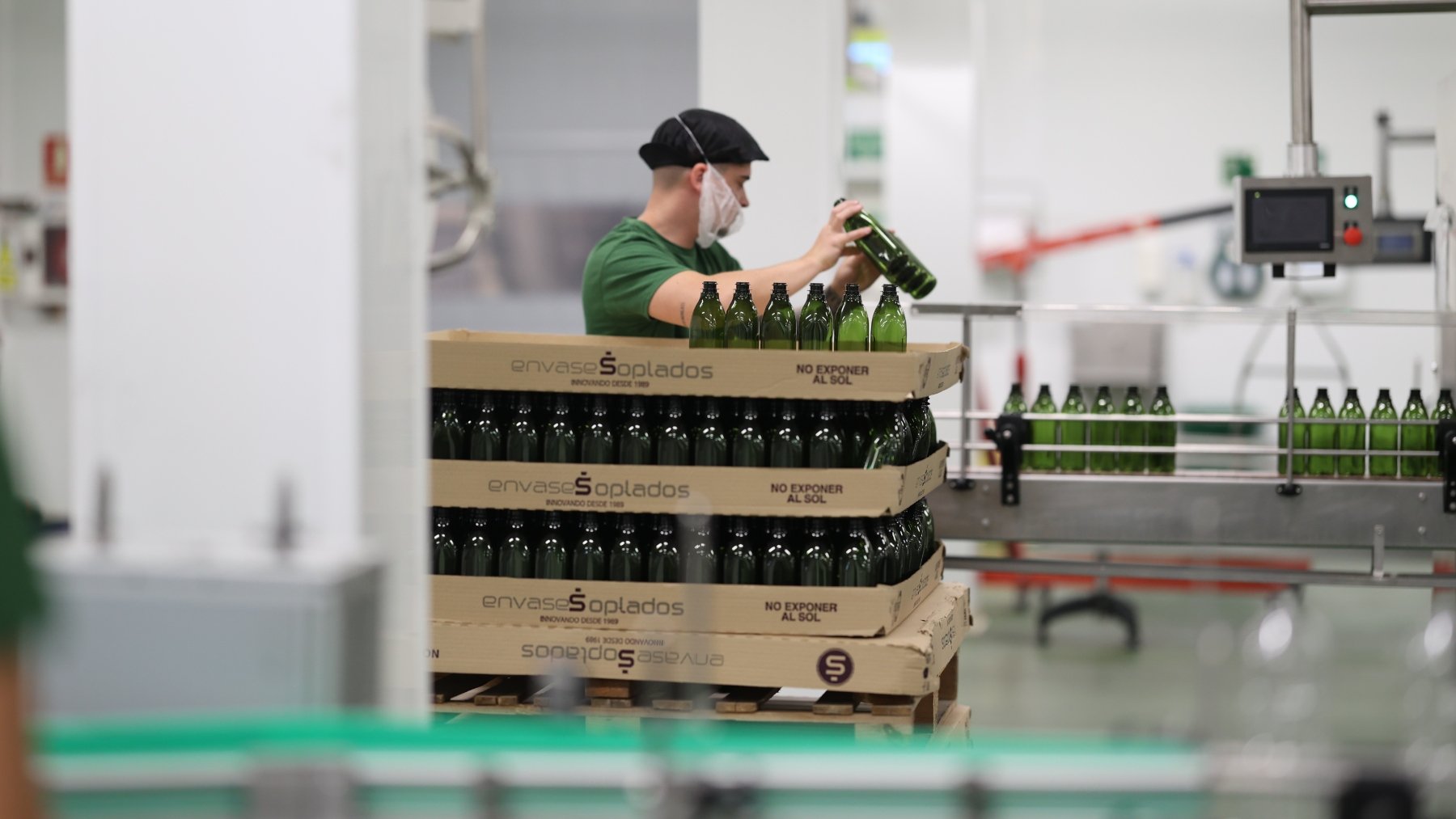 Empresa aceitera en Churriana, Málaga. (Europa Press)