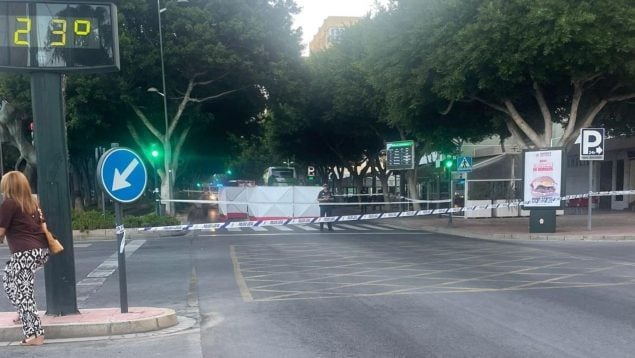 Muere una funcionaria de la Junta de Andalucía atropellada por un autobús escolar en Almería