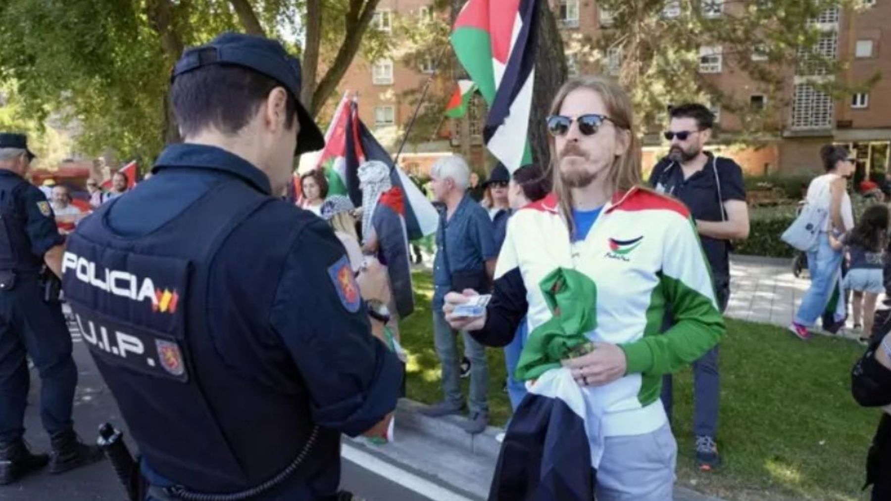 La Policía identifica al líder de Podemos en Castilla y León al intentar boicotear la Vuelta en Valladolid