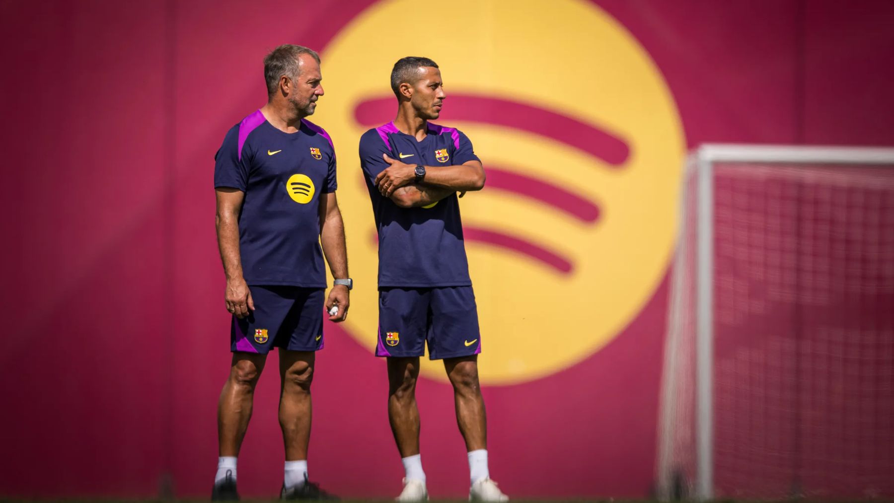 Thiago junto a Flick en la Ciudad Deportiva Joan Gamper. (FC Barcelona)