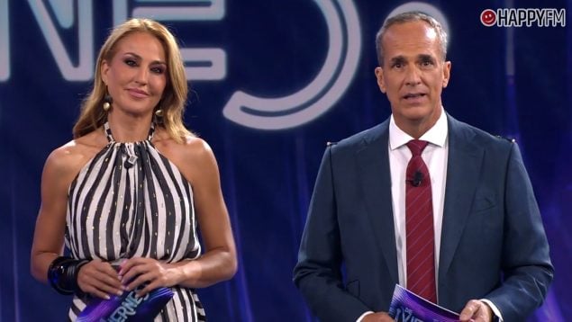 Bea Archidona y Santi Acosta, presentadores de De Viernes. (Mediaset)