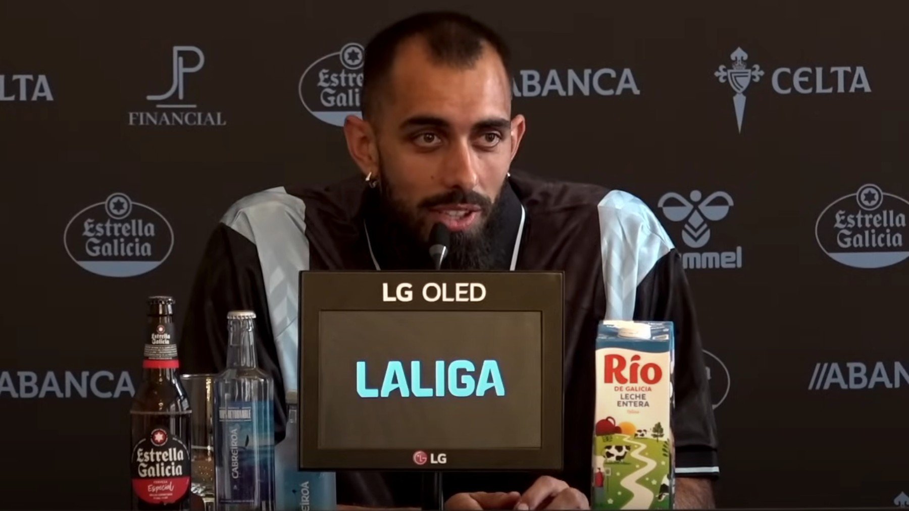Borja Iglesias, durante una rueda de prensa con el Celta de Vigo. (Captura de pantalla)