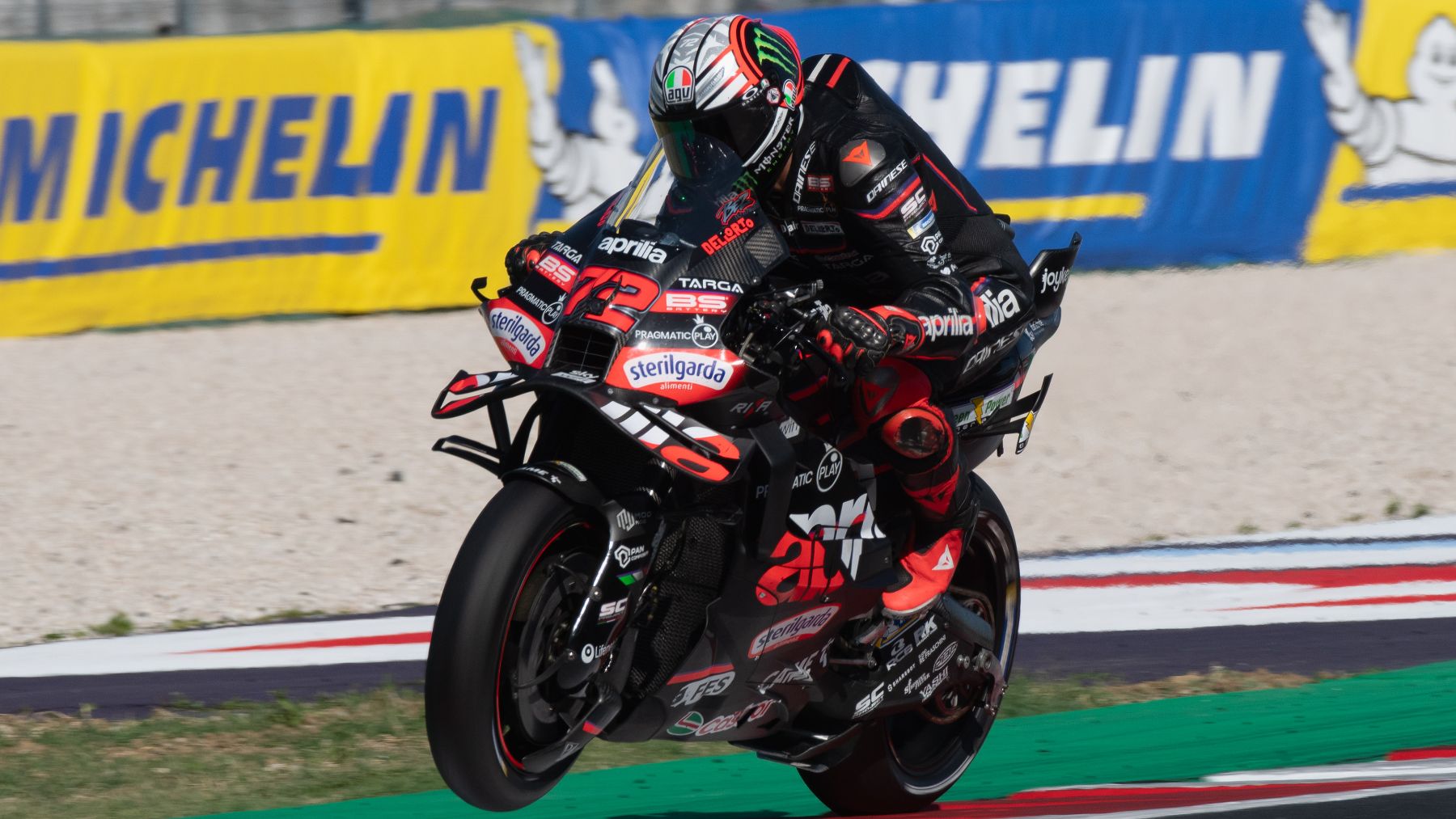 Bezzecchi le arrebata la pole a Álex Márquez en Misano y Marc saldrá cuarto