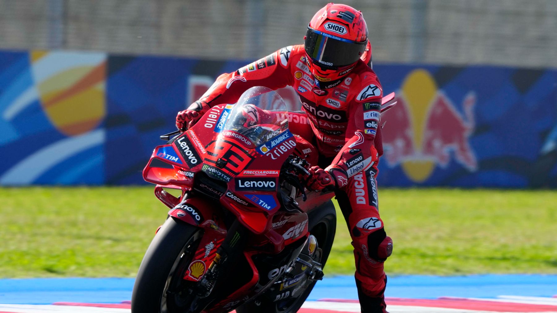 Marc Márquez silencia a los ‘tifosi’ para asaltar la casa de Rossi y podría ser campeón en Japón