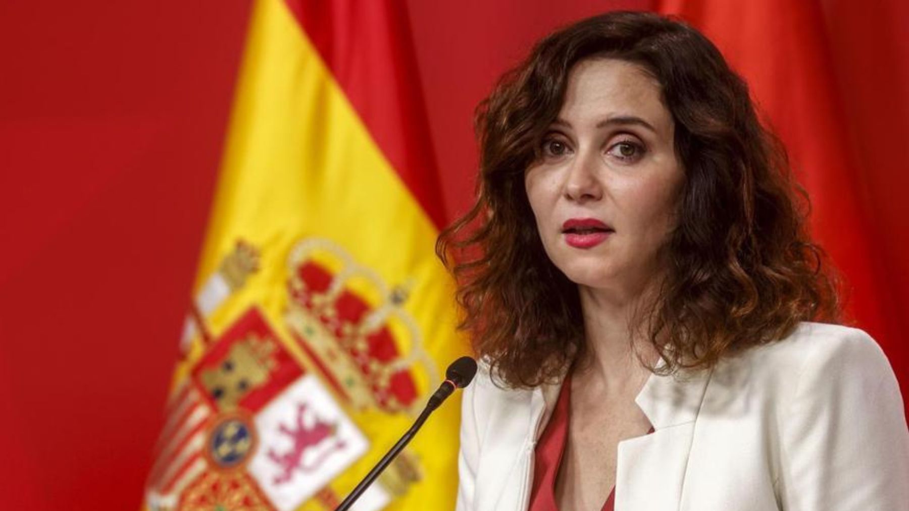 Ayuso anuncia acciones legales contra los radicales propalestinos que montaron barricadas en La Vuelta
