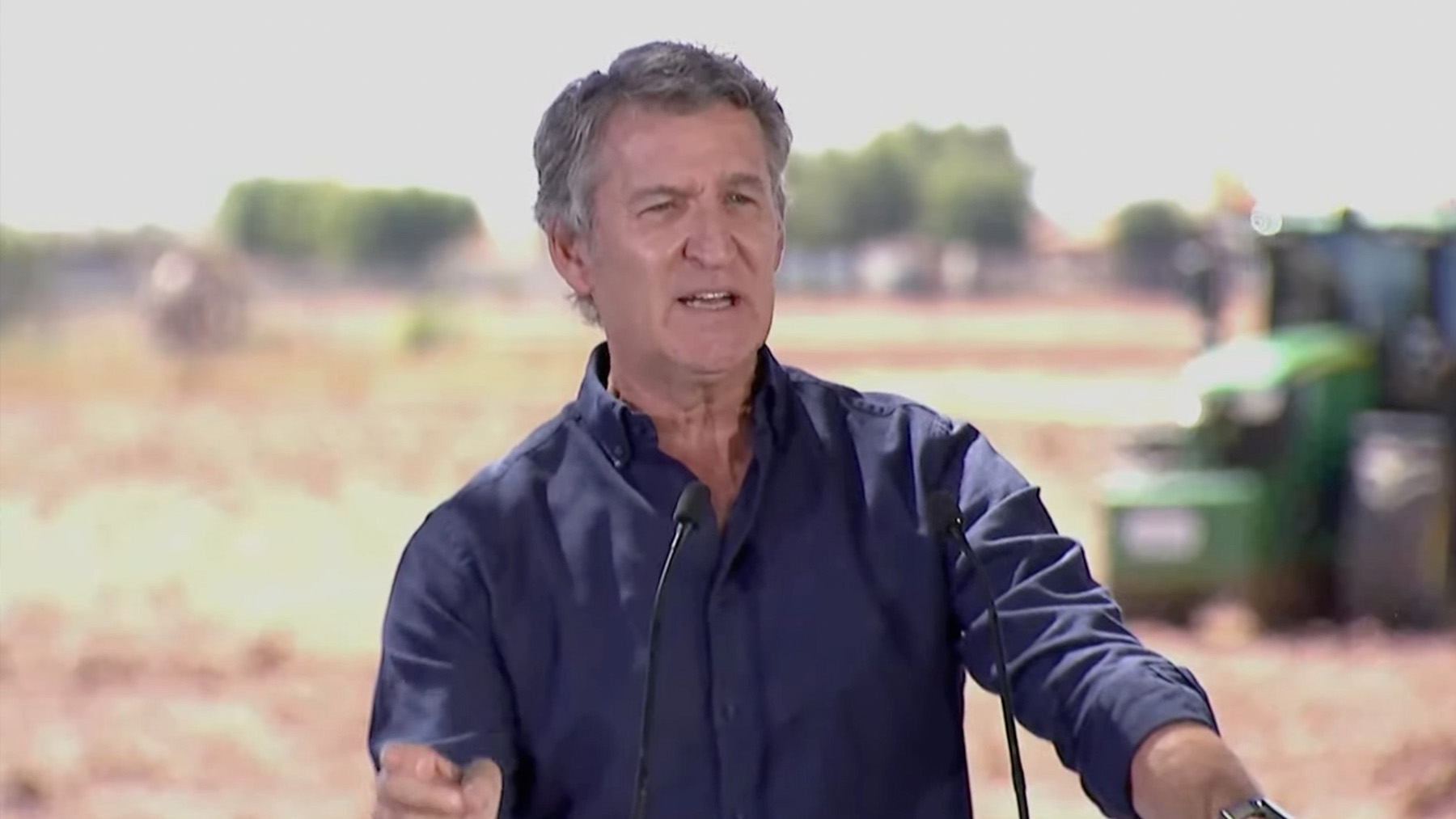 Feijóo carga contra los «telepredicadores» del campo: «Creen que lo verde es el jardín de la Complutense»