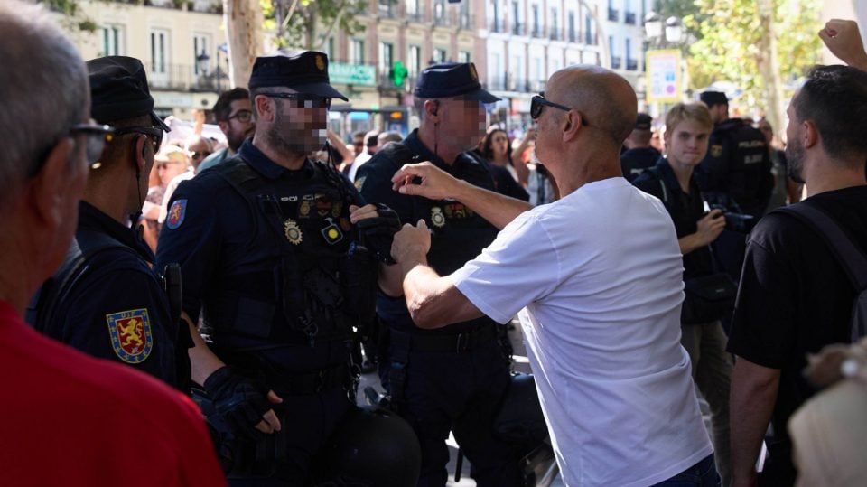 Marlaska ha ayudado a boicotear la Vuelta con un despliegue policial ridículo y al gusto de Sánchez