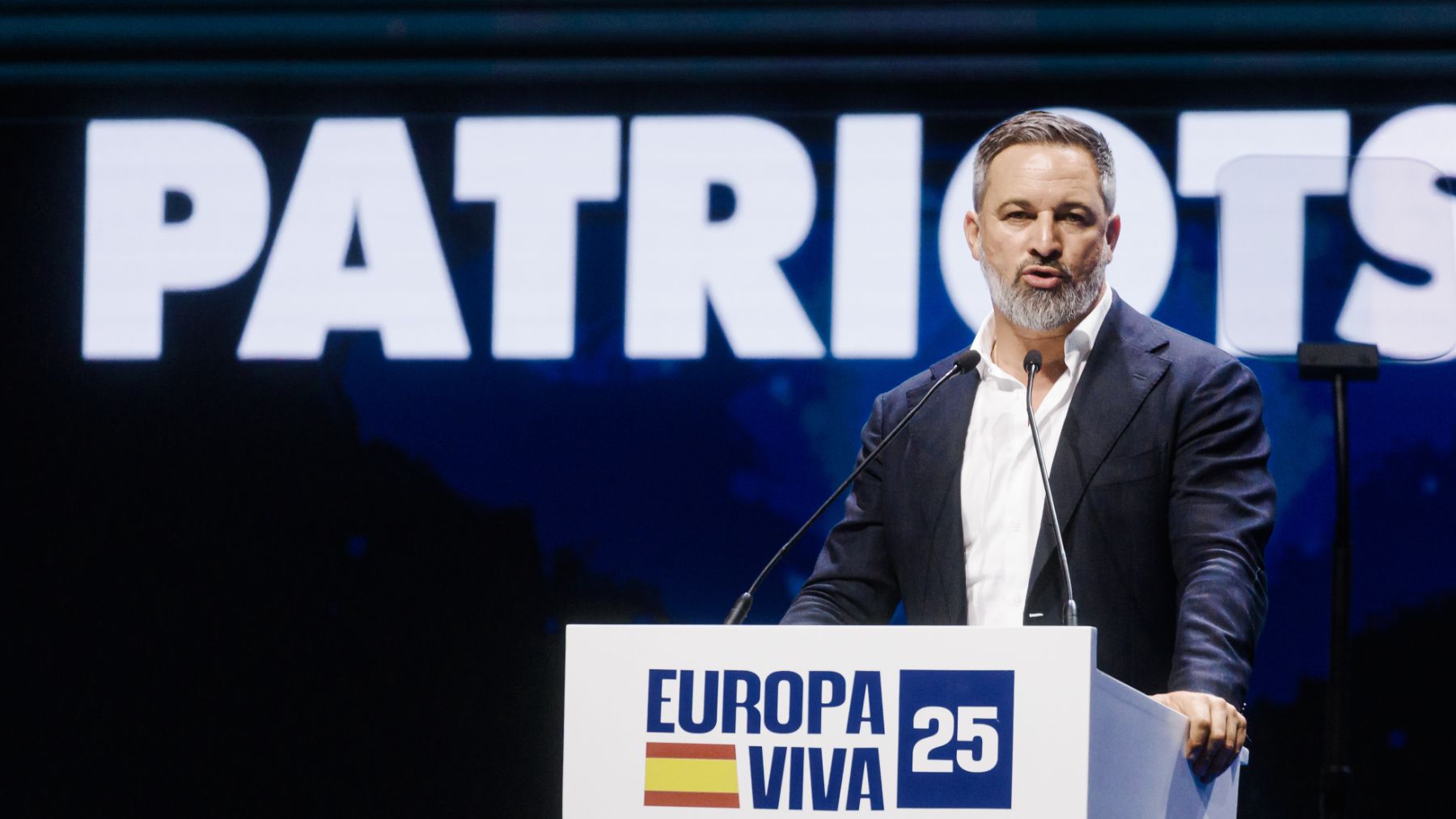 Abascal arrasa en ‘Europa Viva 25’: «La canción del verano tendría que haber sido ‘Sánchez, chulo de putas’»