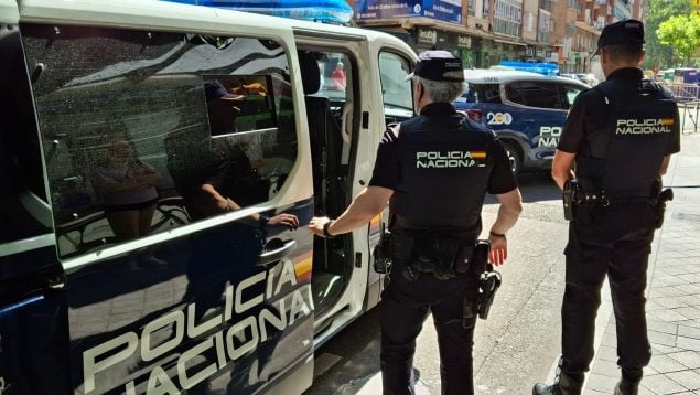 Tres menores estrangulan a una educadora y la arrastran inconsciente para robarle y fugarse del centro