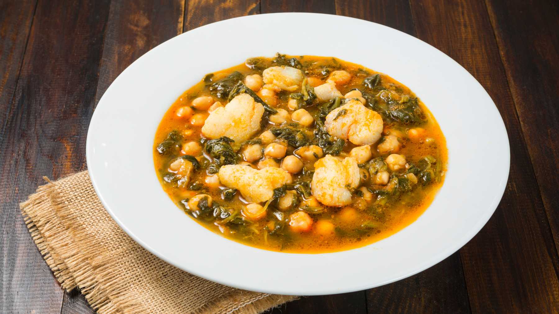 Garbanzos con bacalao: el potaje de vigilia de Karlos Arguiñano
