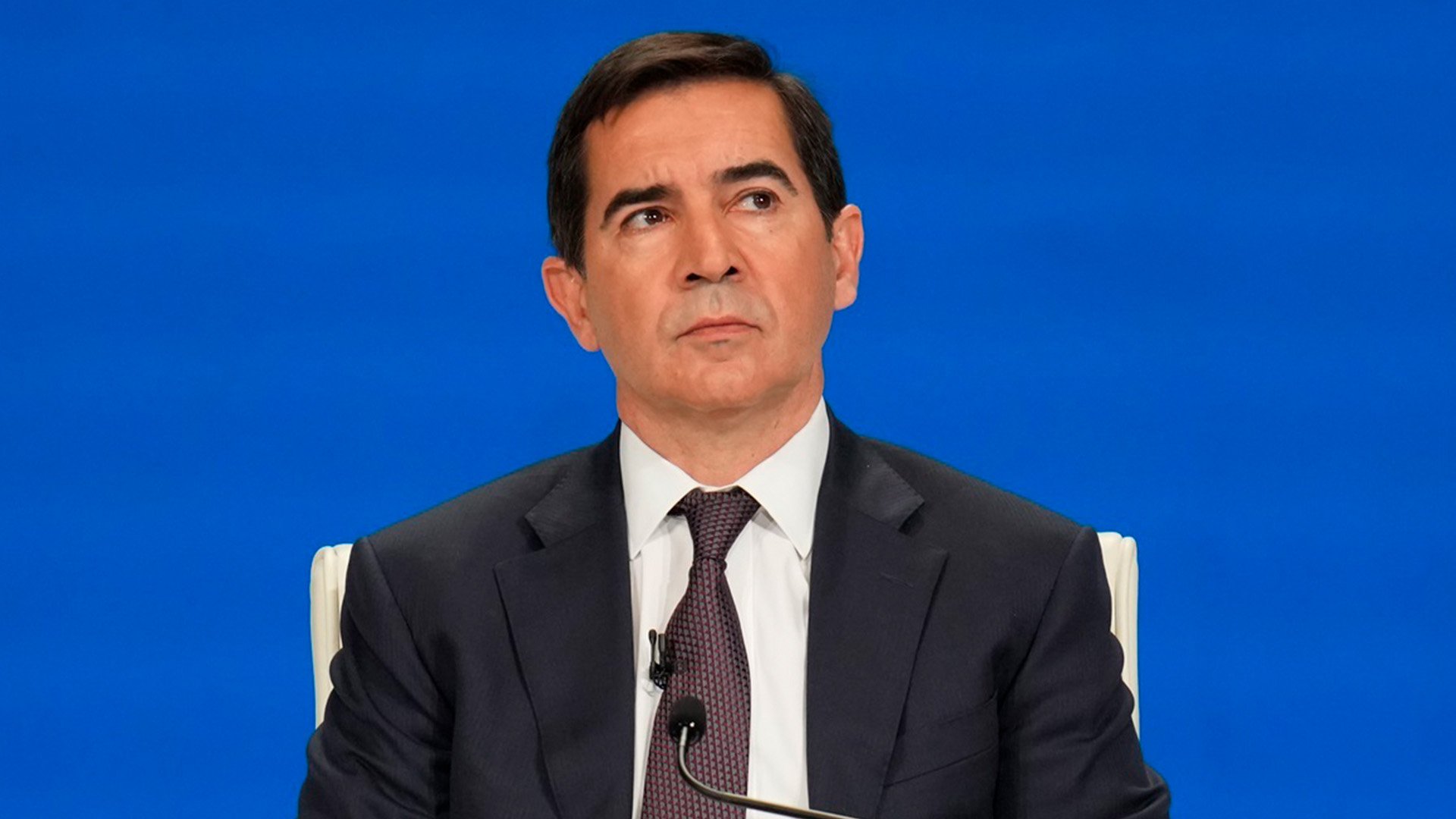 BBVA se arriesga a una multa millonaria y la inhabilitación de Torres si sube el precio de la OPA