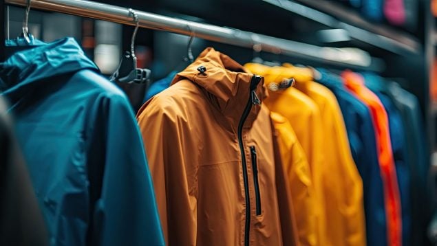 Varias chaquetas en una tienda, Lidl
