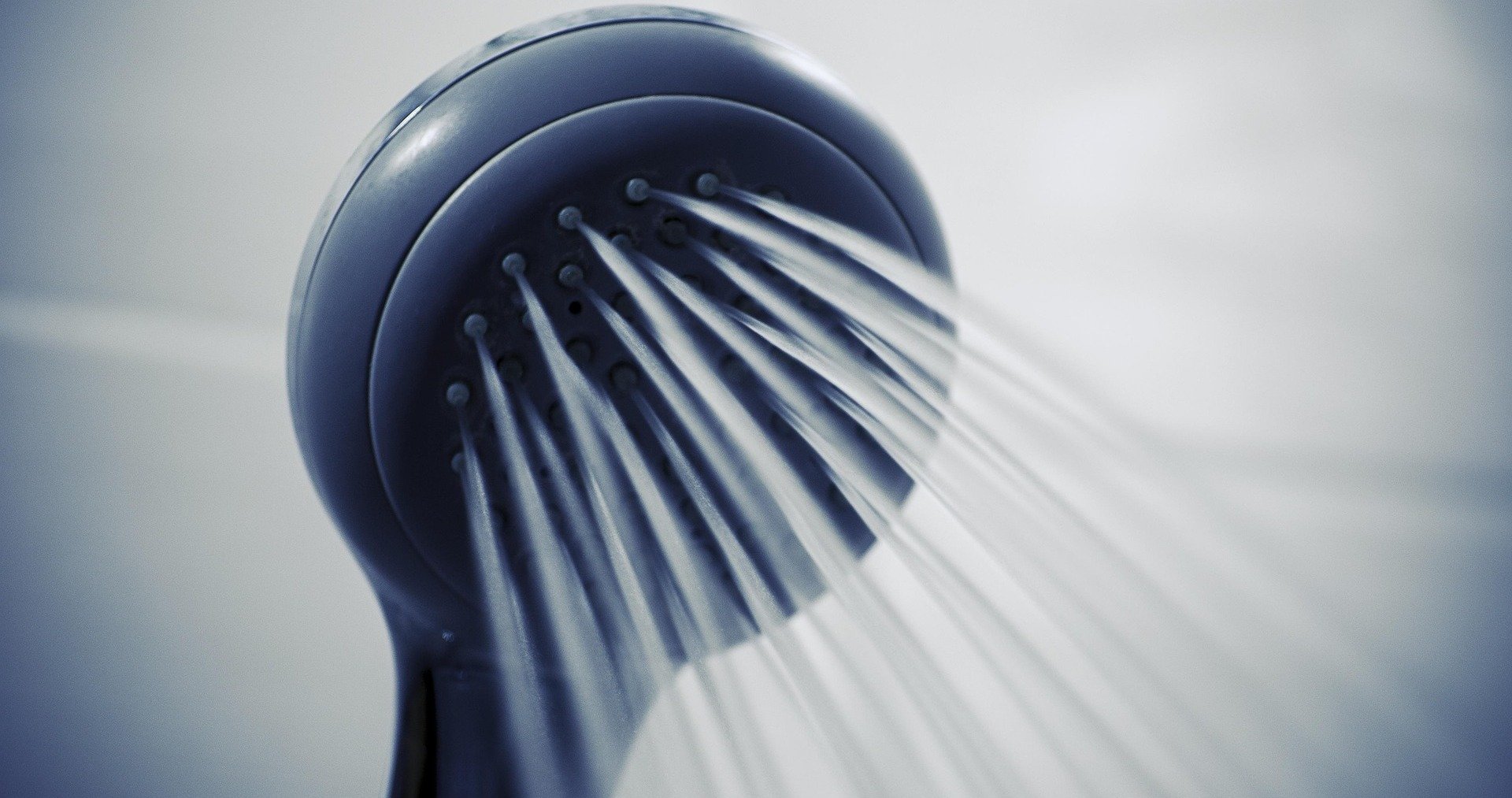 Dermatóloga desvela la temperatura a la que debes ducharte, temperatura de la ducha según dermatólogos, por qué no debes ducharte con agua caliente, ducharse con agua fría es bueno, por qué no es bueno ducharse con el agua muy fría, temperatura perfecta agua de la ducha.