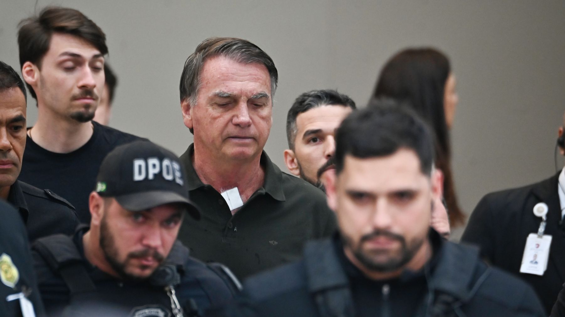 Bolsonaro, ingresado de urgencia tras sufrir una crisis en su casa donde cumple prisión