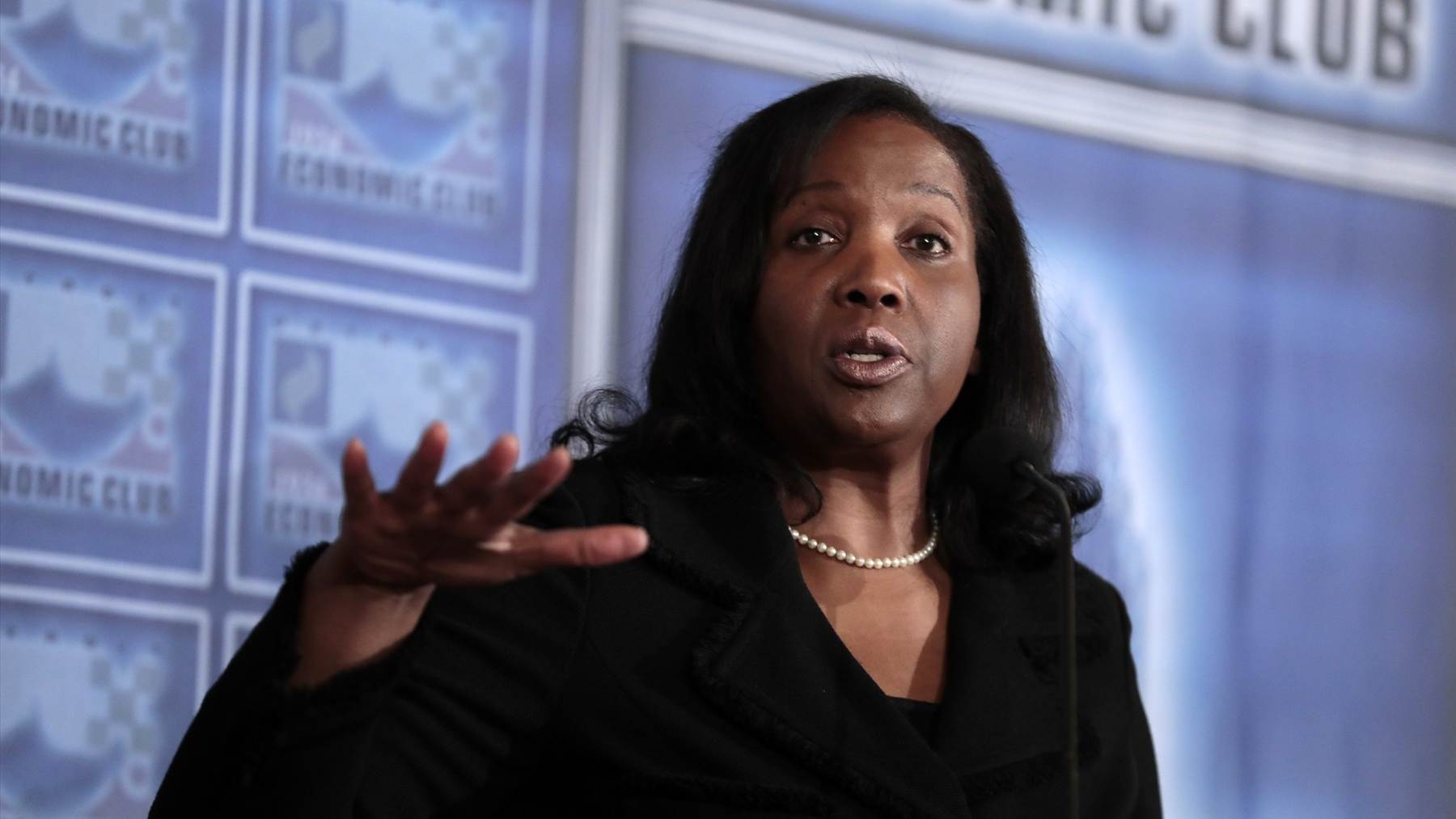 Un tribunal de EEUU mantiene a Lisa Cook en su cargo de la Fed después de que Trump solicitara su despido