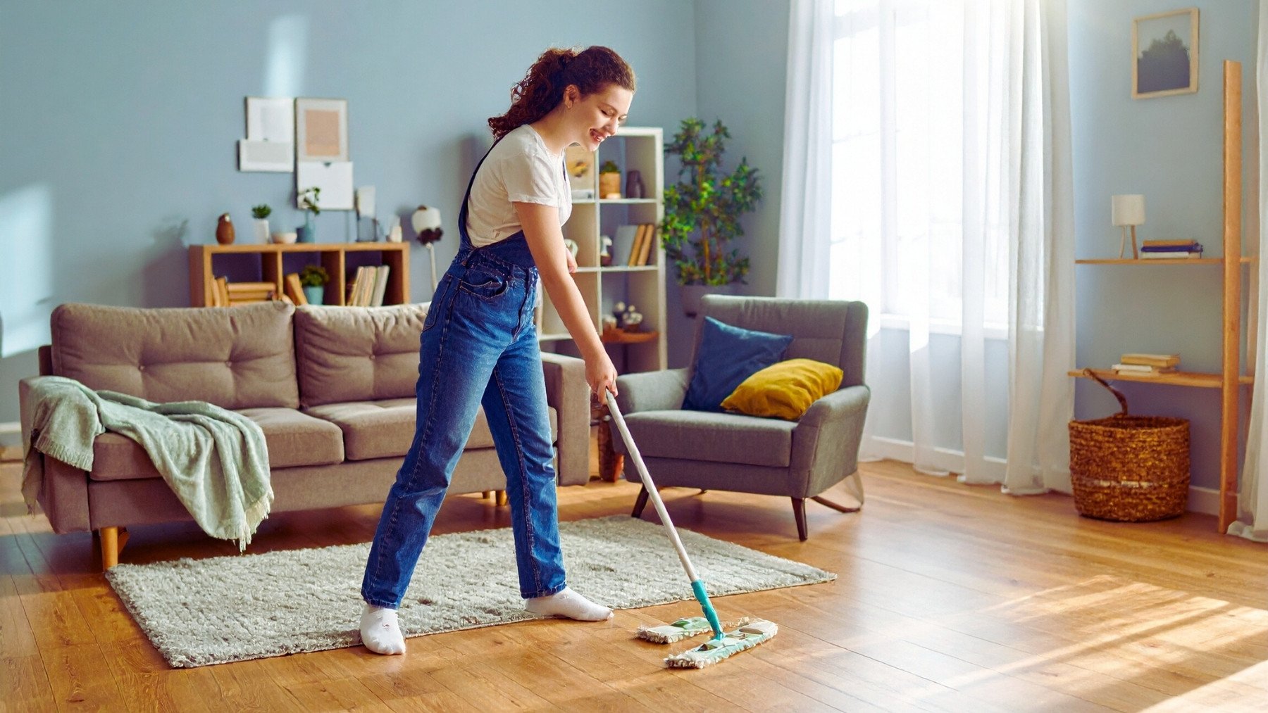Ni lejía ni amoniaco: el truco fácil y natural para que tus suelos brillen como si fueran nuevos