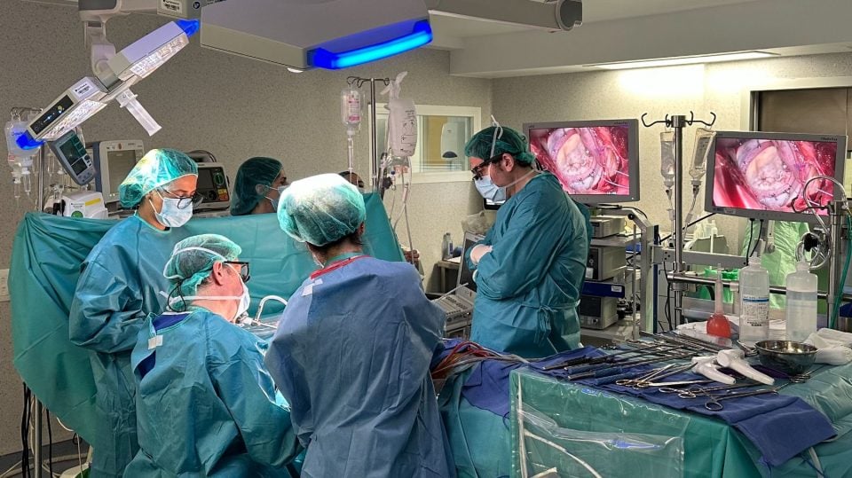 Técnica pionera en la Sanidad madrileña para operar el corazón sin abrir el esternón