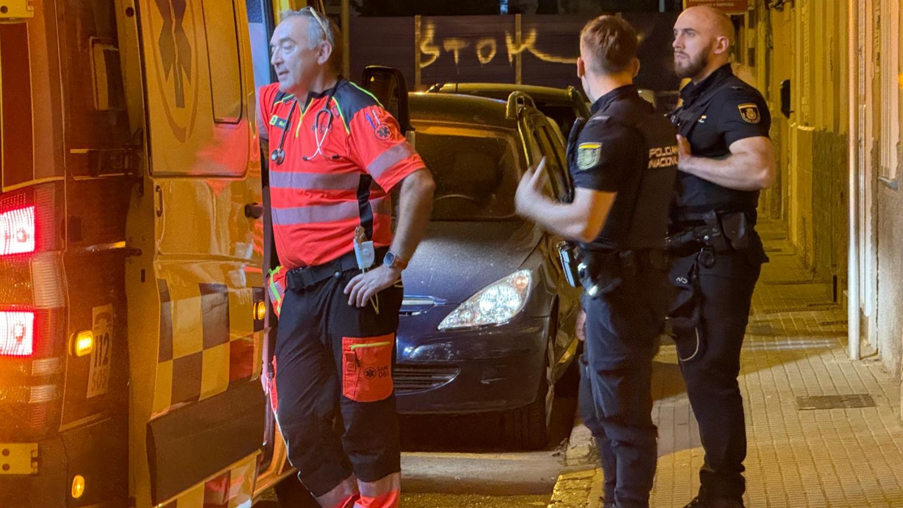 Confunde a un anciano con un pederasta y le estampa un taburete en la cabeza en una bar de Palma