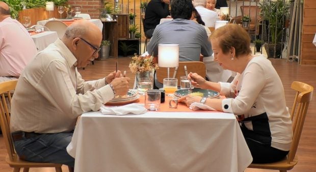 Luis y Maricruz, participantes de 'First Dates'. (Mediaset)