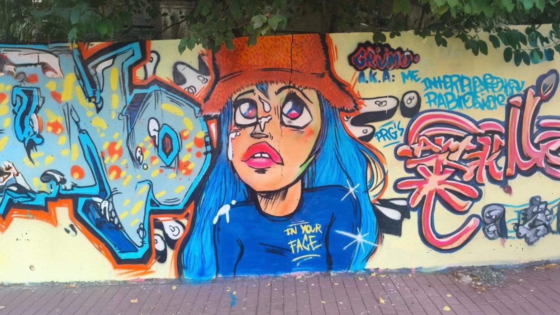 Vecinos de Ciempozuelos denuncian el mural de una mujer eyaculada en la cara frente a una zona infantil