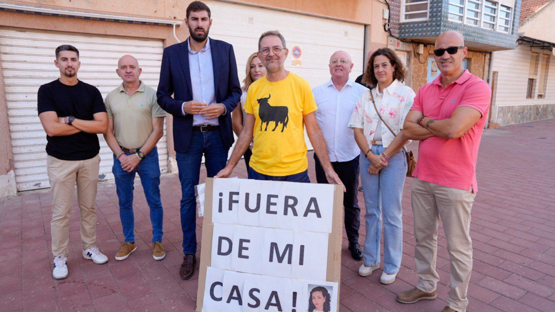 Vox con un vecino afectado por la okupación en Los Nietos (Cartagena)