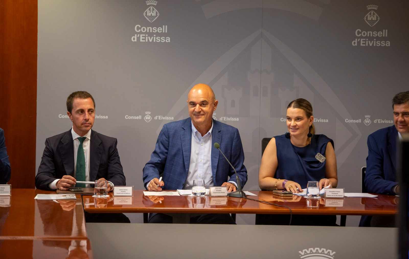Llorenç Galmés, Vicent Marí y Marga Prohens, en la Mesa contra el Intrusismo celebrada en Ibiza.