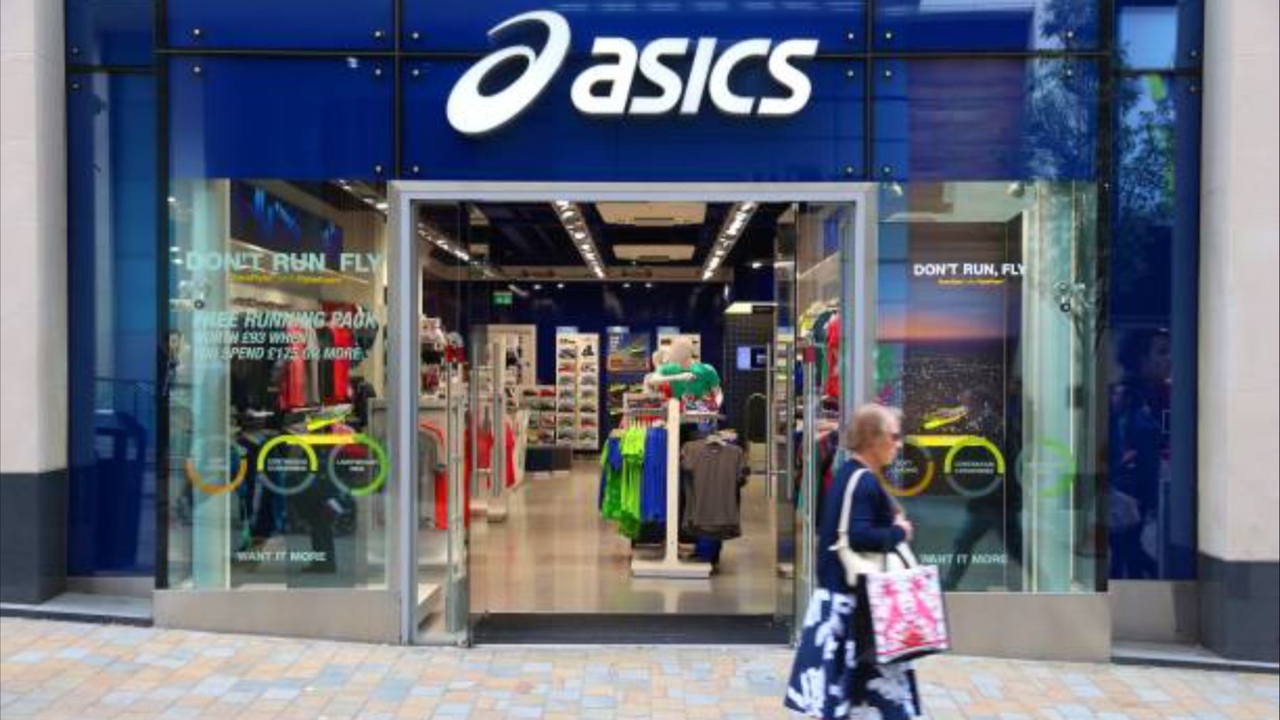 El invento milagroso de ASICS para mujeres: las deportivas milagrosas que hacen que parezca que caminas sobre nubes