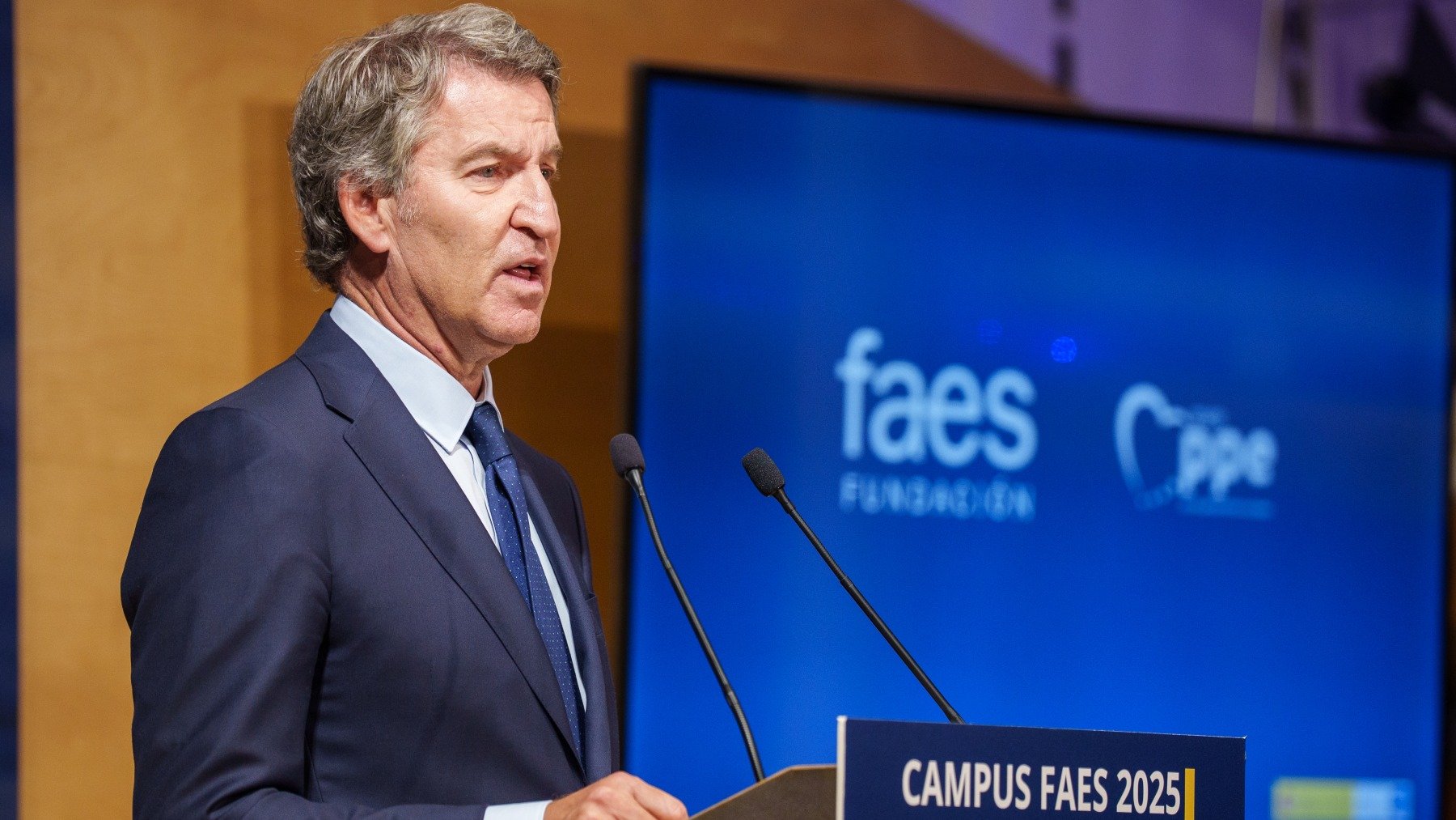 Feijóo señala al Gobierno por su «negligencia de enorme gravedad» con las pulseras antimaltrato