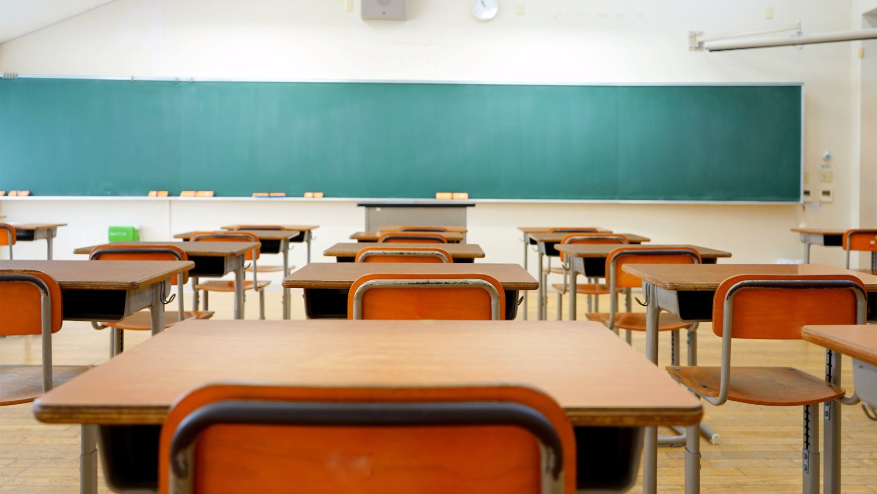 El calor obliga a suspender las clases en varios centros de Tenerife