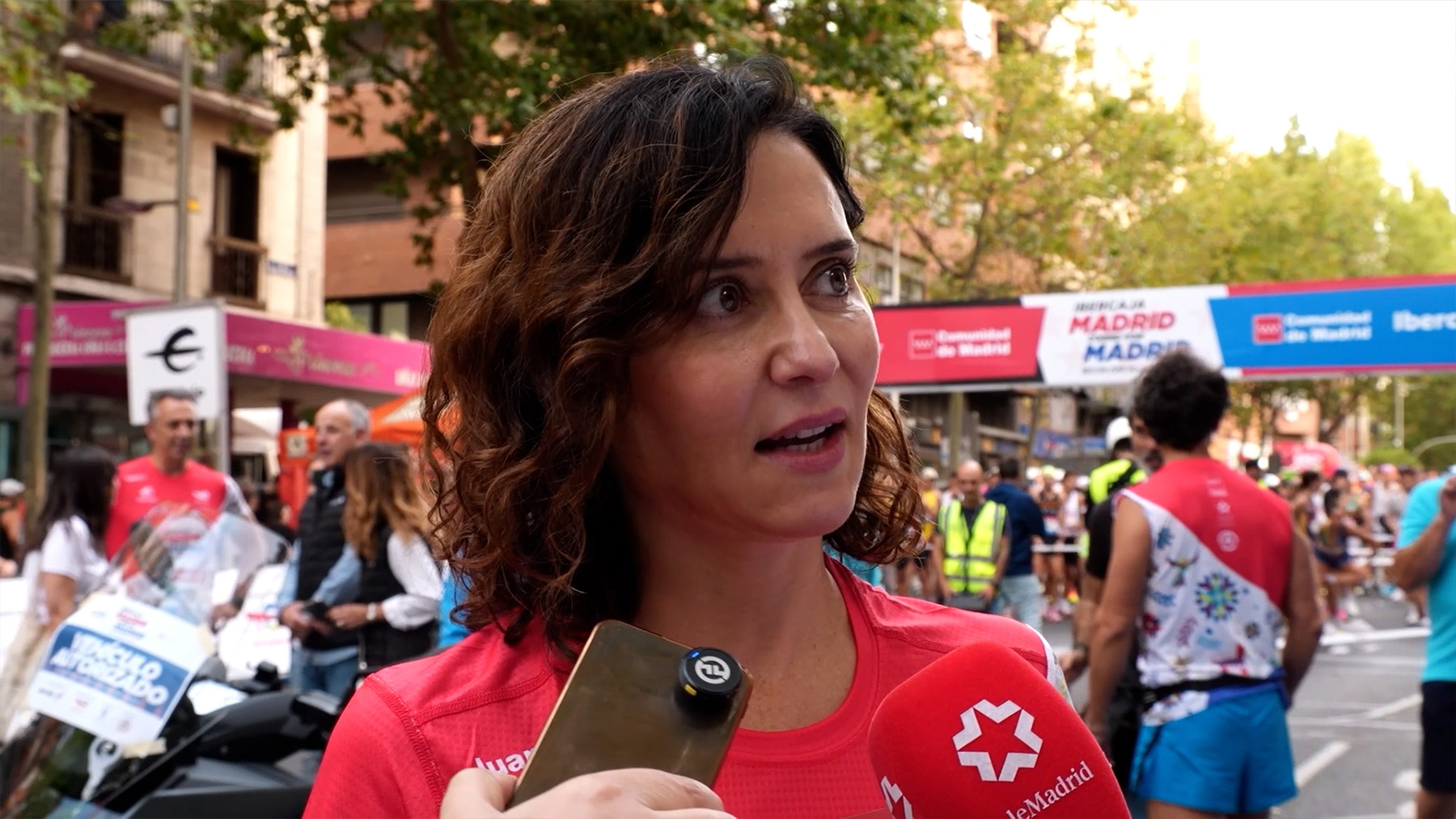 Ayuso sueña con unos Juegos Olímpicos en Madrid aunque las manifestaciones de la Vuelta «ayudan poco»
