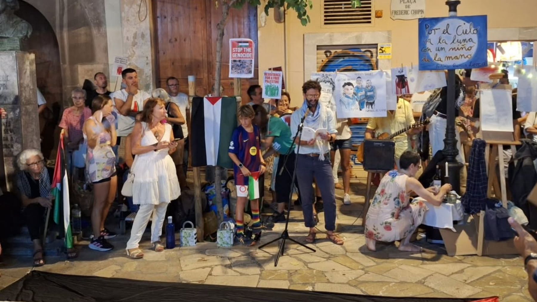 Pinchazo de los propalestinos en la manifestación de la ‘Nit de l’Art’ contra el Ayuntamiento de Palma