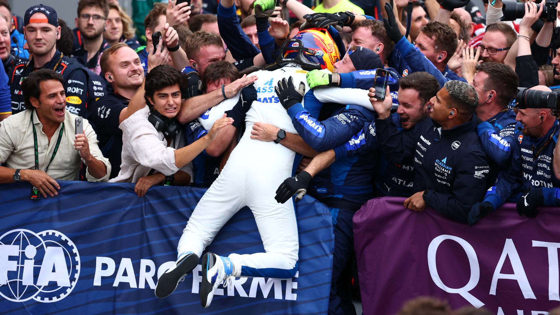 Sainz lo celebra a lo bestia: «El mejor podio de mi carrera, una lección de vida»