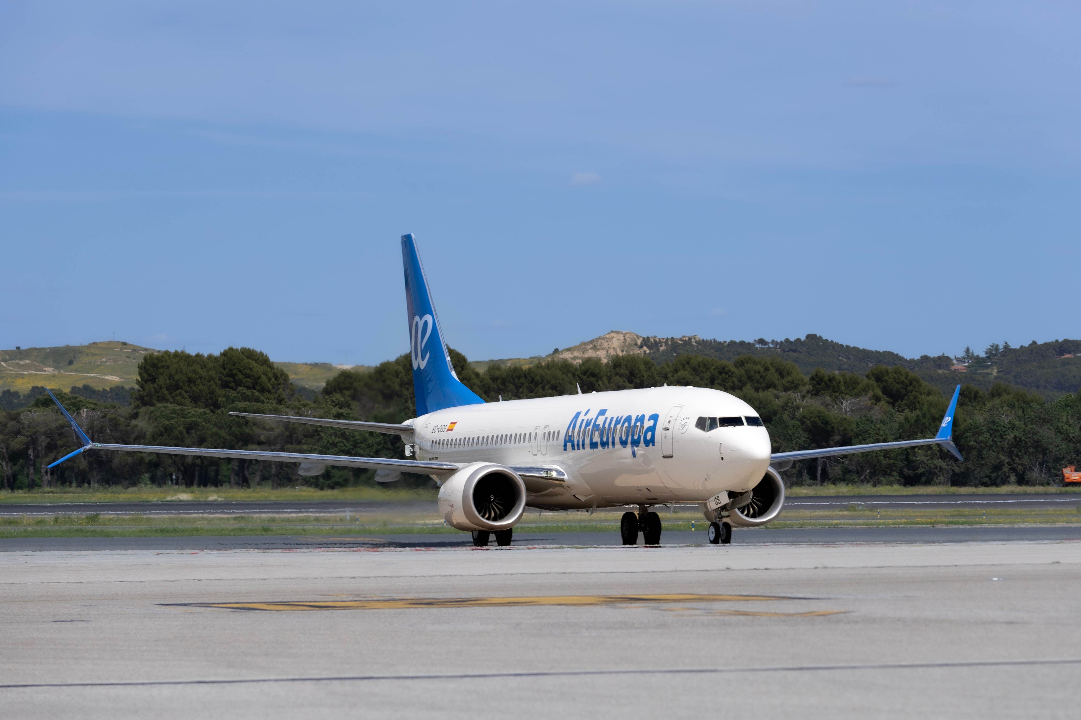 Air Europa . B 737-8