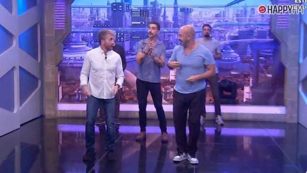 Pablo Motos y su equipo durante el baile del comienzo del programa (Atresmedia).