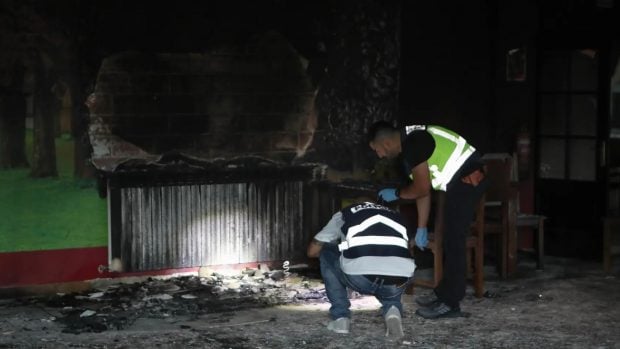 menas, Monforte de Lemos, Lugo, incendio, ataque, cócteles molotov, Policía Nacional, sucesos
