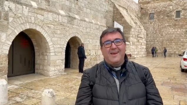 Detienen a un sacerdote en Torremolinos con 10 papelinas de cocaína rosa y juguetes sexuales en su piso