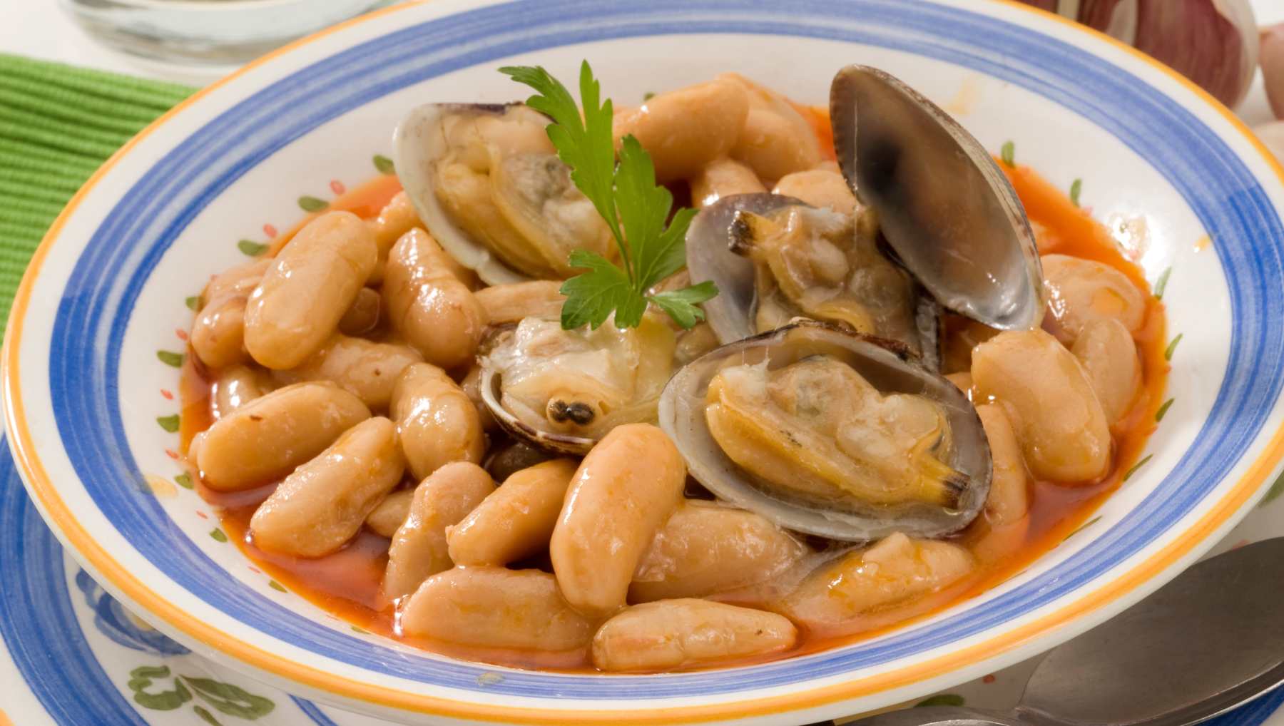 Fabes con almejas de Arguiñano: una receta asturiana tradicional