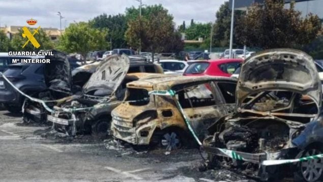 Cuatro detenidos por incendiar hasta diez coches en Cala Millor y provocar 150.000 euros en daños