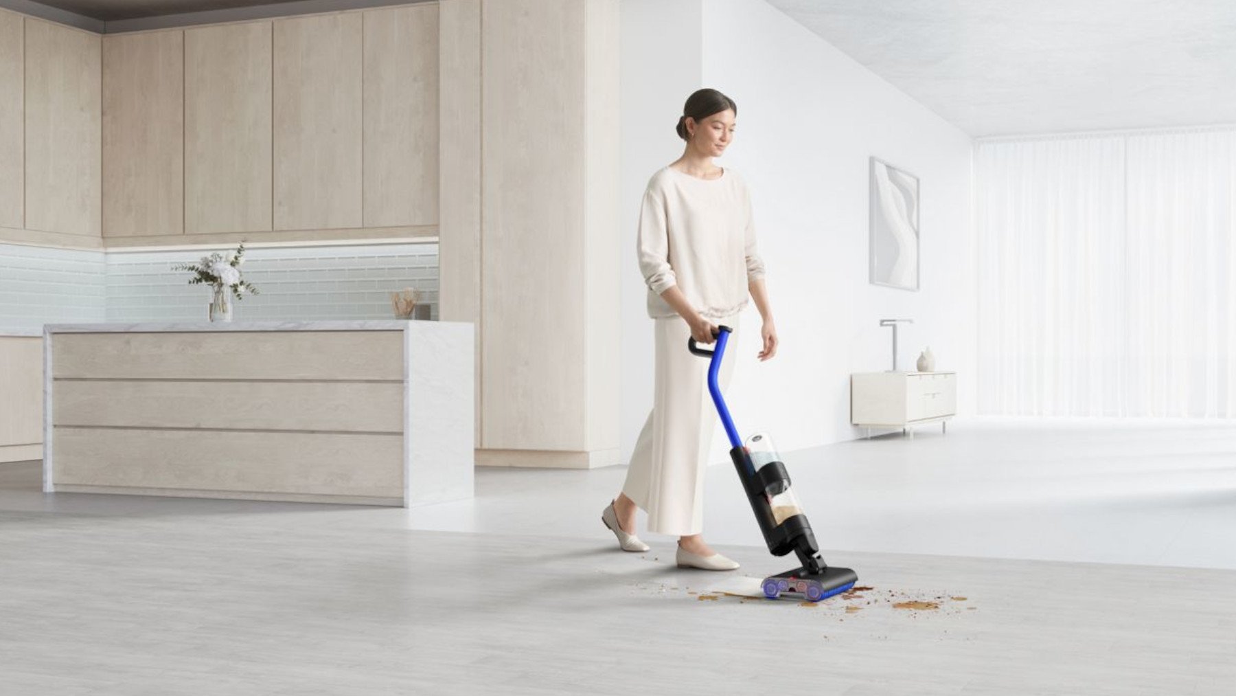 Con esta fregona eléctrica de Dyson vas a querer fregar tu casa a diario: ¡Tiene 300€ de descuento!