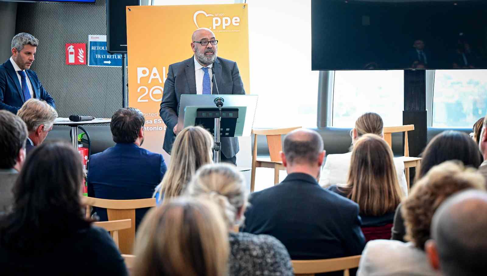 El alcalde de Palma, Jaime Martínez, presenta en Bruselas la candidatura de la capital balear.