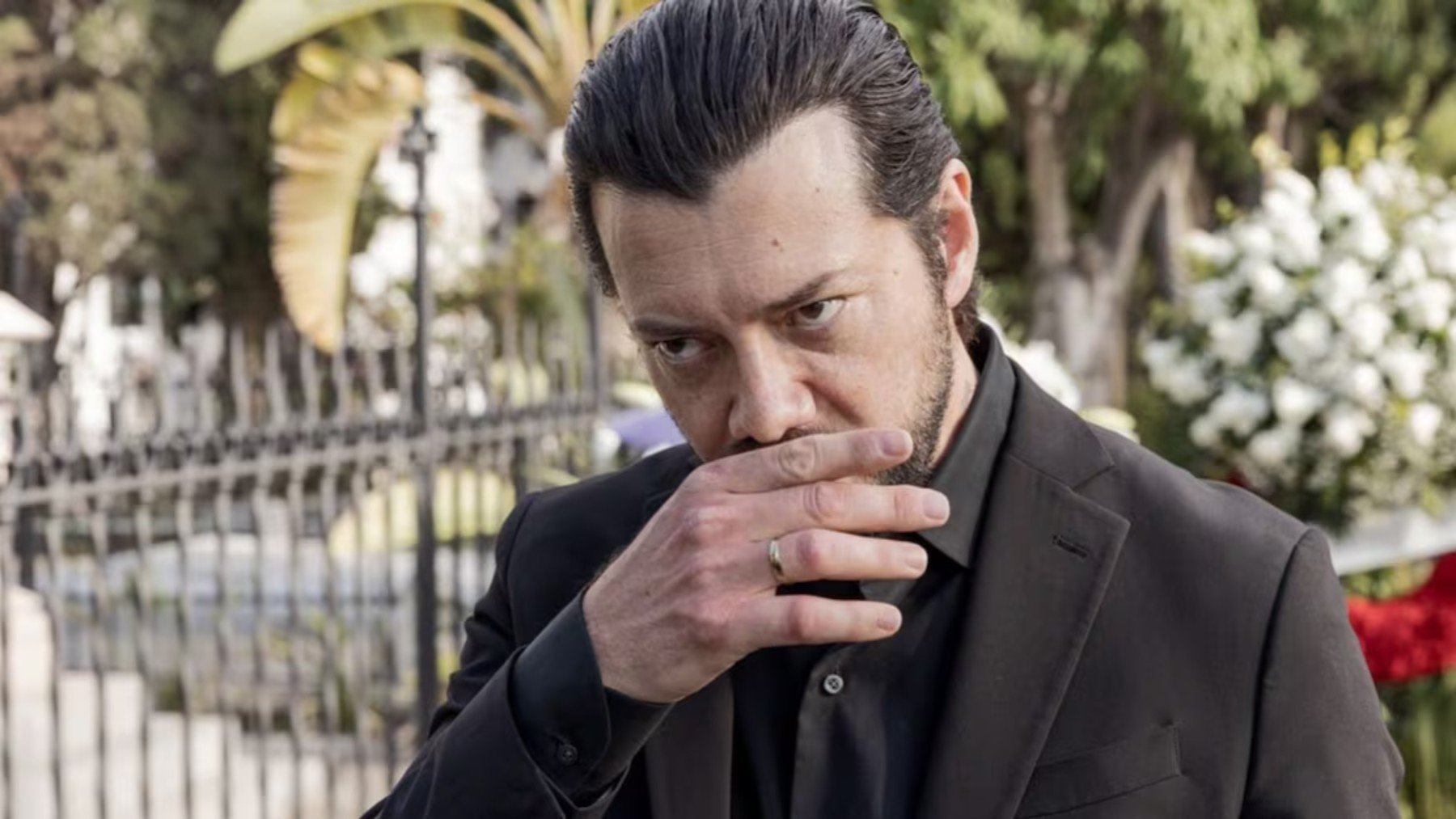 Sólo tiene 3 episodios y es una obra maestra: el thriller de Netflix de Álvaro Morte que vas a devorar en una tarde
