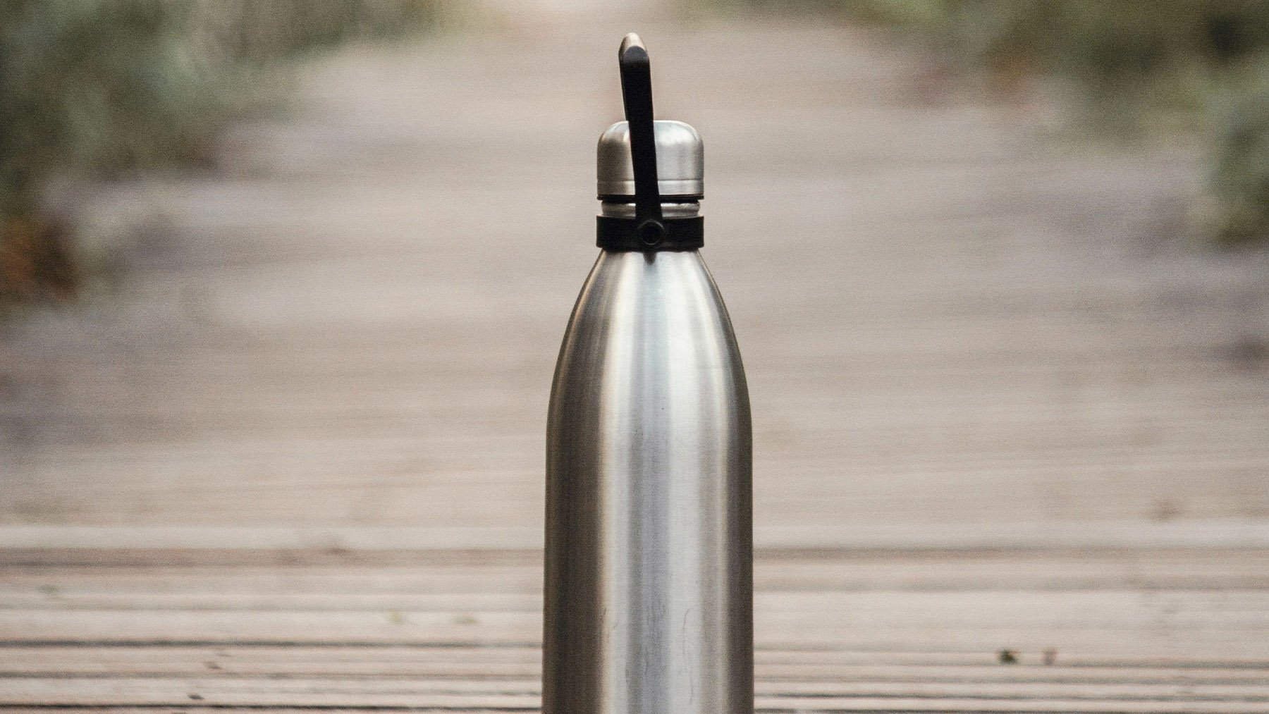 Los expertos piden que dejemos de beber agua en las botellas reutilizables: son un nido de bacterias fecales