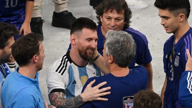 Leo y Jorge Messi celebrando el Mundial 2022.