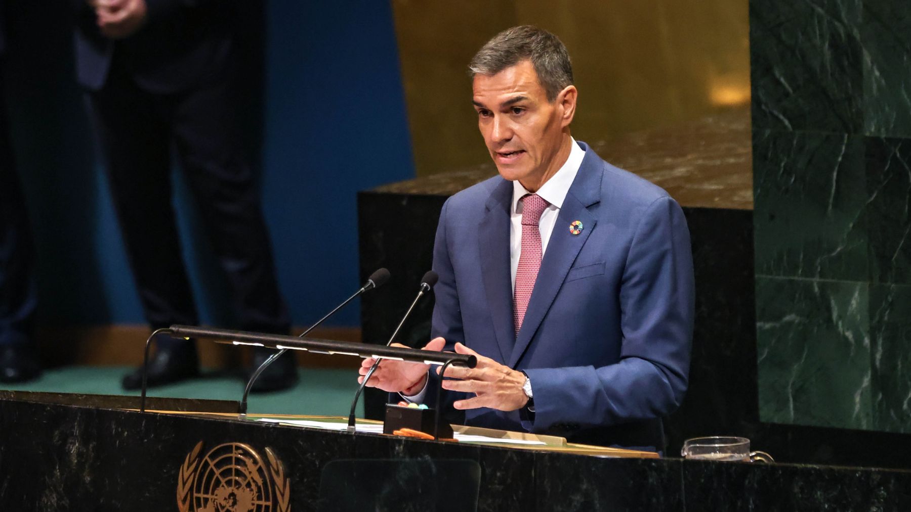 Sánchez admite «incidencias técnicas» en las pulseras antimaltrato pero manda su «solidaridad» a Redondo