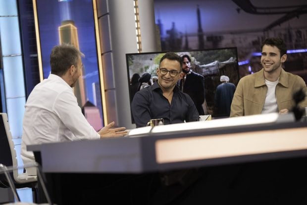 Pablo Motos junto a Alejandro Amenábar y Julio Peña (Atresmedia).