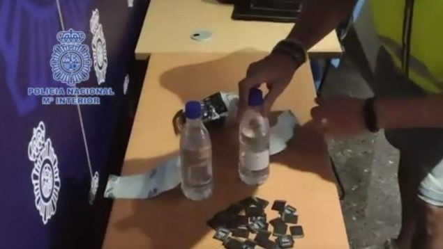 bar Palma mujeres grabar baños botella cámara oculta