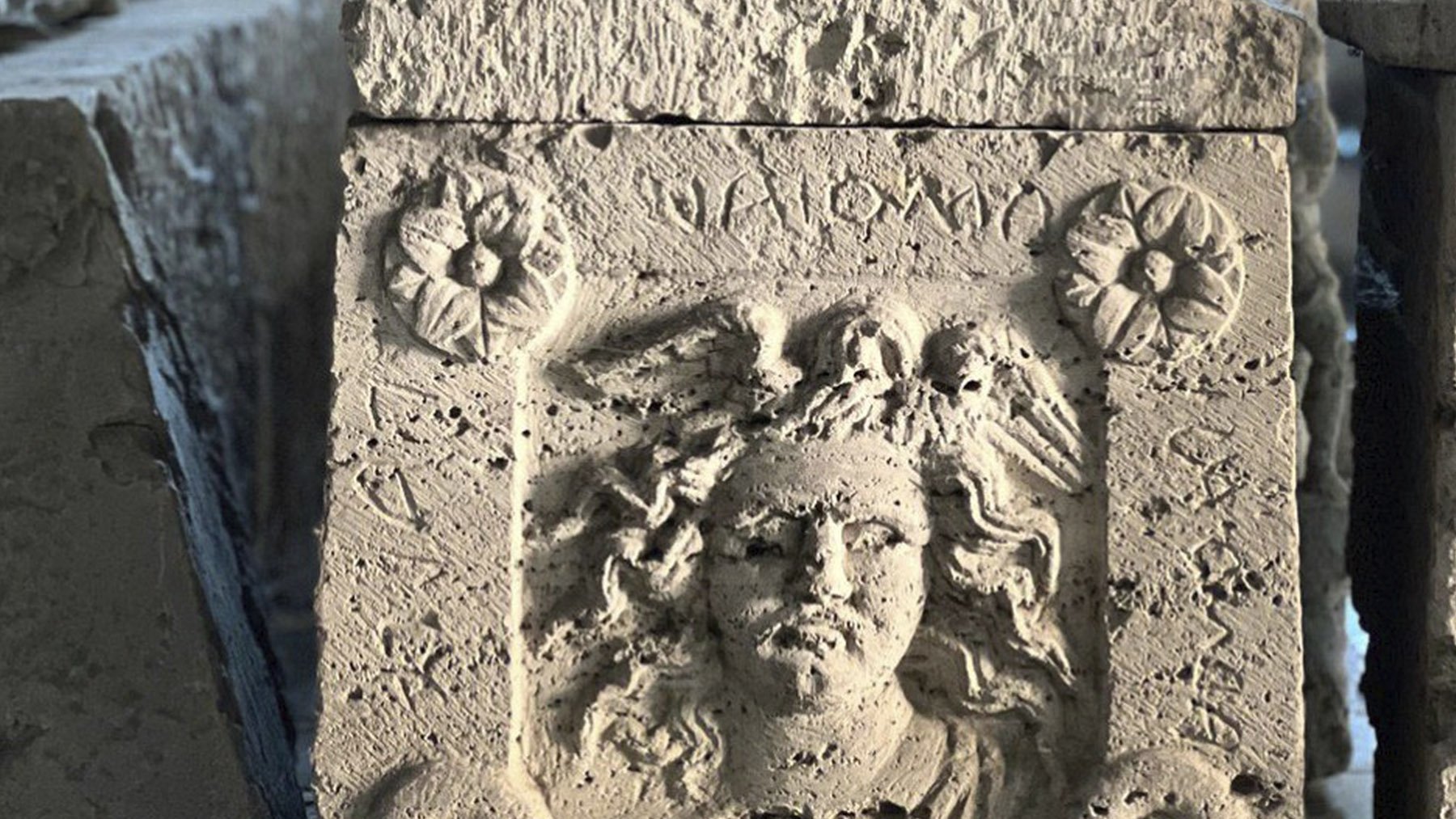 Conmoción entre los arqueólogos por el hallazgo de una urna etrusca de hace 2300 años: no entienden qué hay dentro
