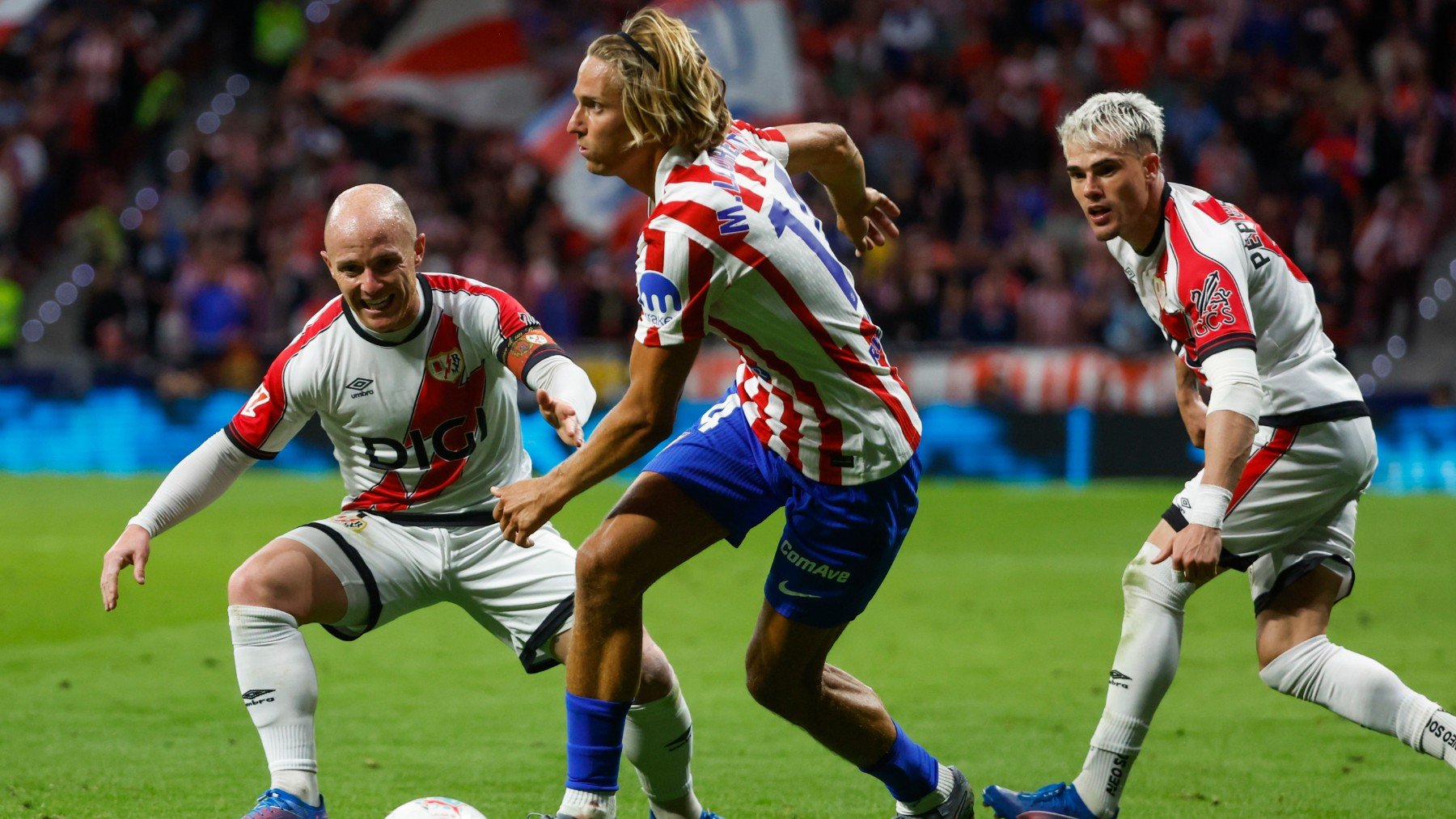 El último conejo de la chistera de Simeone: Llorente falso central