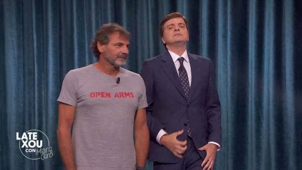 Óscar Camps, fundador de la ONG Open Arms, y Marc Giró (RTVE).
